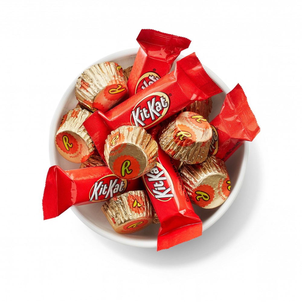 Reese's and Kit Kat®, Mini Milk Chocolate Assortment Candy, Individually Wrapped, 15 oz, Family Pack